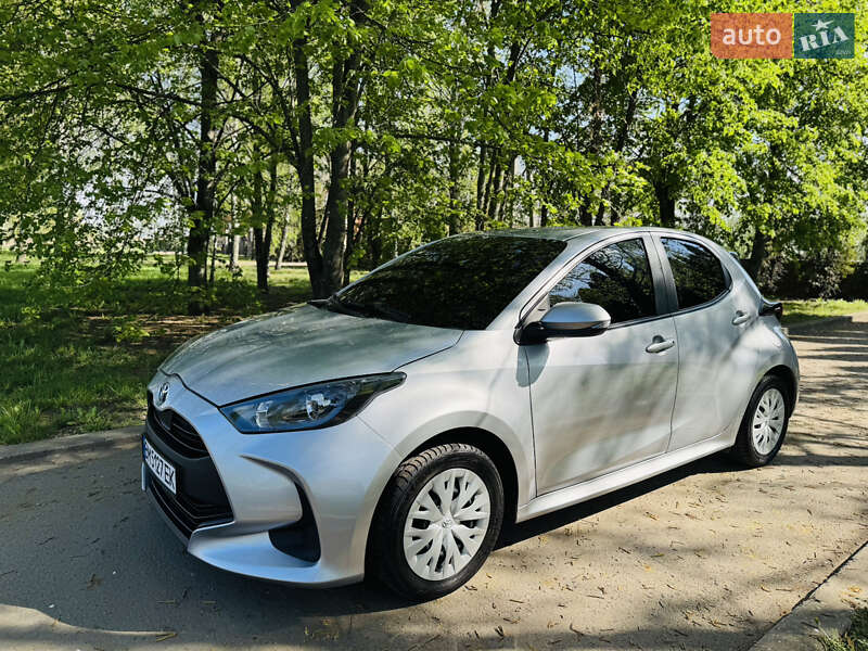 Хэтчбек Toyota Yaris 2022 в 