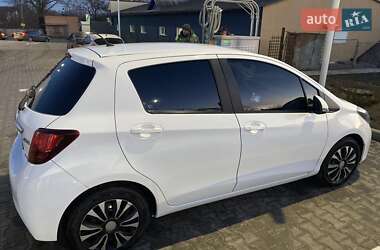 Хэтчбек Toyota Yaris 2016 в 