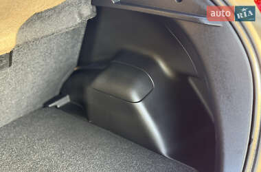 Хэтчбек Toyota Yaris 2012 в 