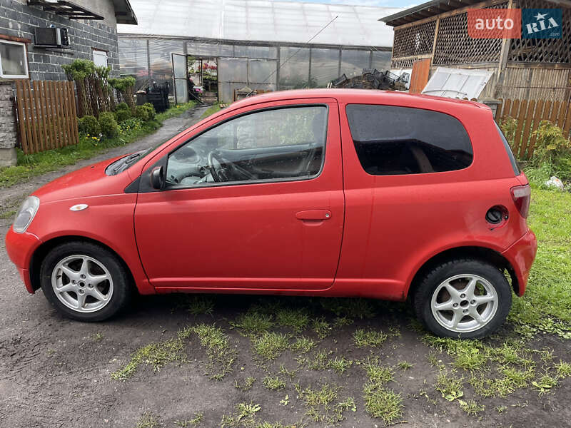 Хэтчбек Toyota Yaris 2000 в Львове