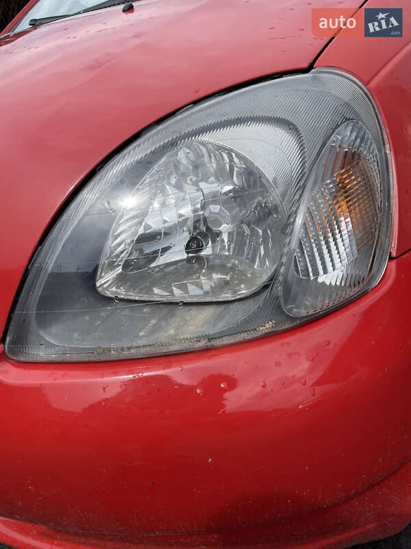 Хэтчбек Toyota Yaris 2000 в Львове