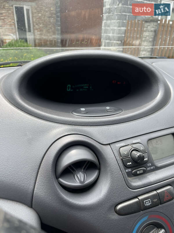 Хэтчбек Toyota Yaris 2000 в Львове
