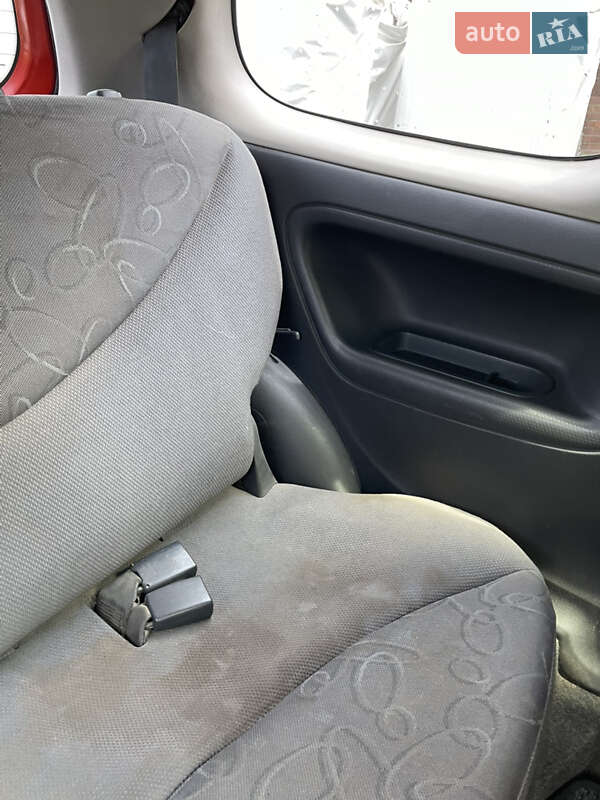 Хэтчбек Toyota Yaris 2000 в Львове