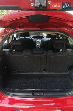 Хэтчбек Toyota Yaris 2006 в 