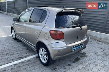 Хэтчбек Toyota Yaris 2003 в 