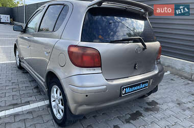 Хэтчбек Toyota Yaris 2003 в 