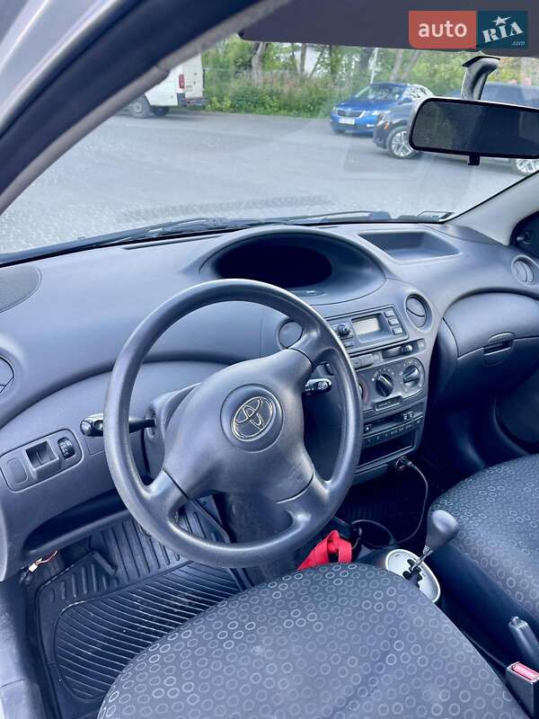 Хэтчбек Toyota Yaris 2004 в Львове