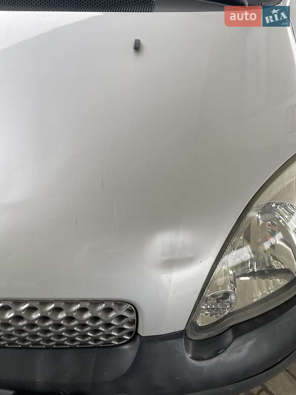 Хэтчбек Toyota Yaris 2004 в Львове