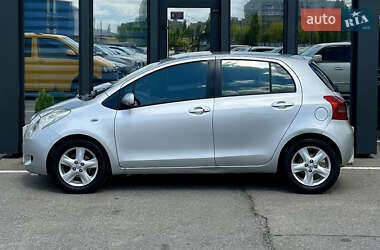 Хэтчбек Toyota Yaris 2008 в 