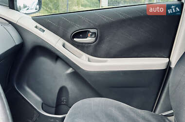 Хэтчбек Toyota Yaris 2008 в 