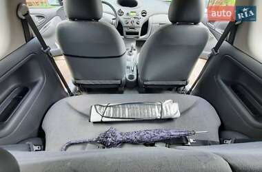 Хетчбек Toyota Yaris 2000 в 