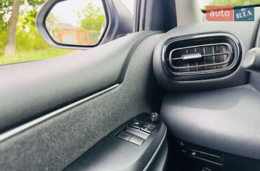 Хэтчбек Toyota Yaris 2020 в 