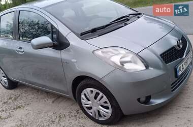 Хетчбек Toyota Yaris 2007 в 