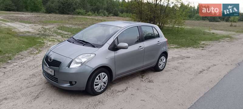 Хетчбек Toyota Yaris 2007 в 