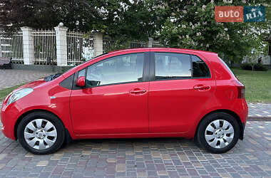 Хэтчбек Toyota Yaris 2007 в 