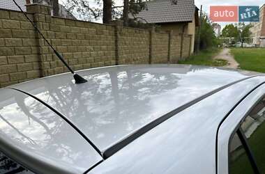 Хетчбек Toyota Yaris 2010 в 