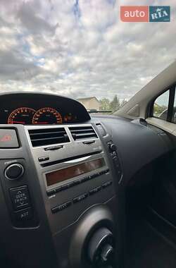Хетчбек Toyota Yaris 2010 в 