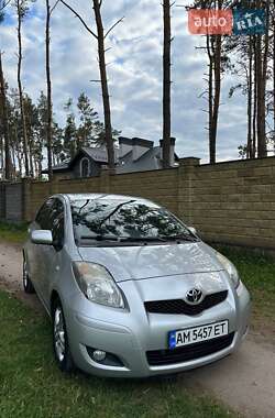 Хетчбек Toyota Yaris 2010 в 