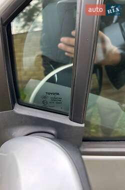 Хетчбек Toyota Yaris 2010 в 