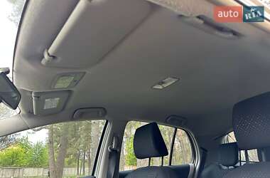 Хетчбек Toyota Yaris 2010 в 