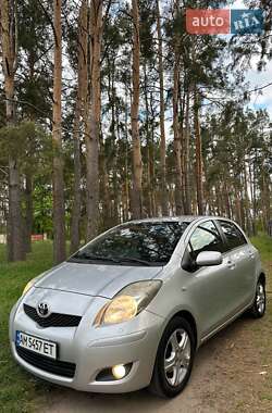 Хетчбек Toyota Yaris 2010 в 