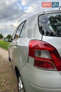 Хетчбек Toyota Yaris 2010 в 