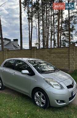 Хетчбек Toyota Yaris 2010 в 