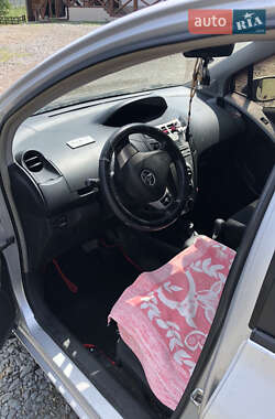 Хэтчбек Toyota Yaris 2007 в 