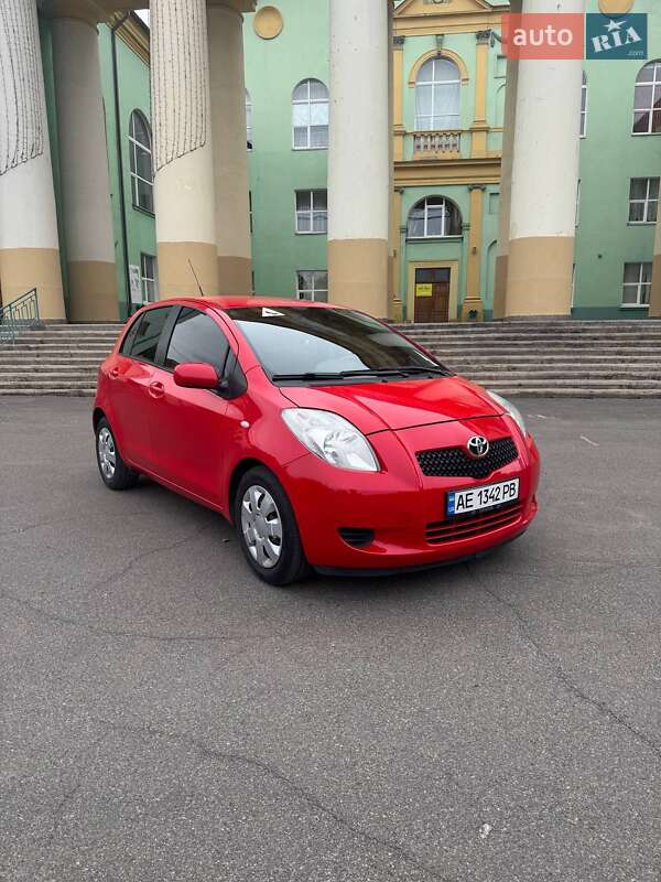 Хетчбек Toyota Yaris 2008 в 