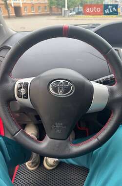 Хетчбек Toyota Yaris 2008 в 