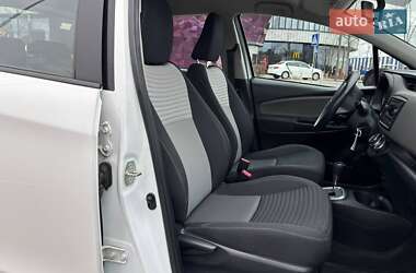 Хэтчбек Toyota Yaris 2019 в 