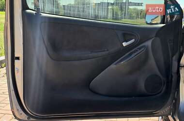 Хэтчбек Toyota Yaris 2004 в 