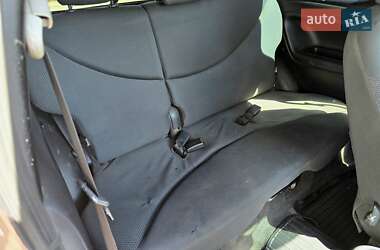 Хэтчбек Toyota Yaris 2004 в 