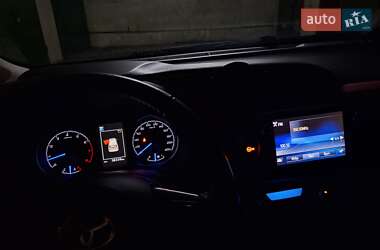 Хэтчбек Toyota Yaris 2018 в 