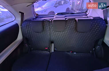 Хетчбек Toyota Yaris 2009 в 