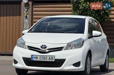 Хэтчбек Toyota Yaris 2013 в 