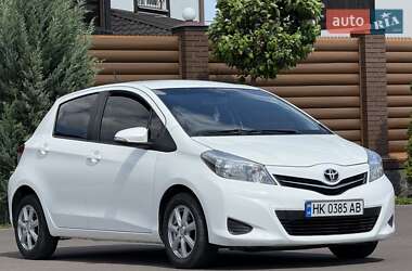 Хэтчбек Toyota Yaris 2013 в 