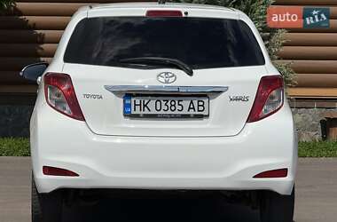Хэтчбек Toyota Yaris 2013 в 