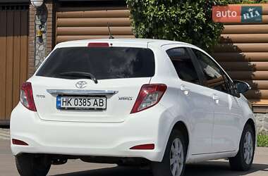 Хэтчбек Toyota Yaris 2013 в 