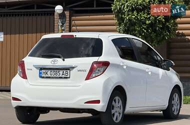 Хэтчбек Toyota Yaris 2013 в 