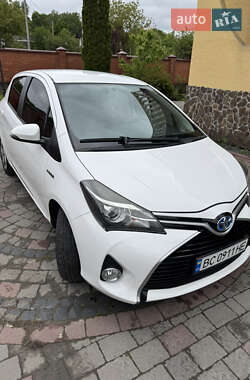 Хэтчбек Toyota Yaris 2015 в 