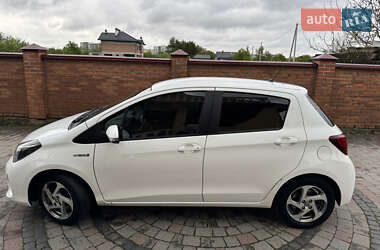 Хэтчбек Toyota Yaris 2015 в 