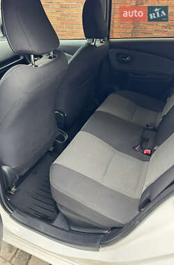 Хэтчбек Toyota Yaris 2015 в 