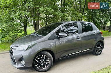 Хэтчбек Toyota Yaris 2017 в Ромнах