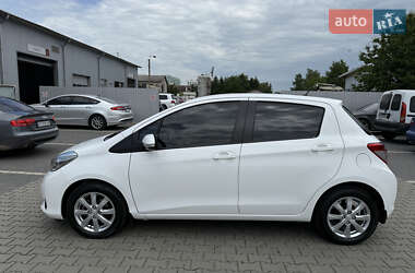 Хэтчбек Toyota Yaris 2013 в 