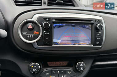 Хэтчбек Toyota Yaris 2013 в 