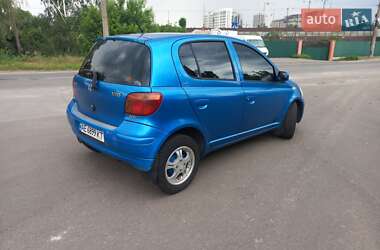 Хэтчбек Toyota Yaris 2003 в 
