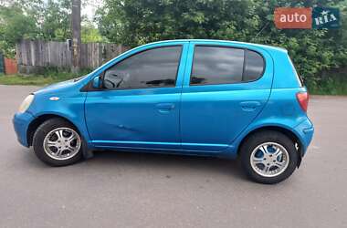 Хэтчбек Toyota Yaris 2003 в 