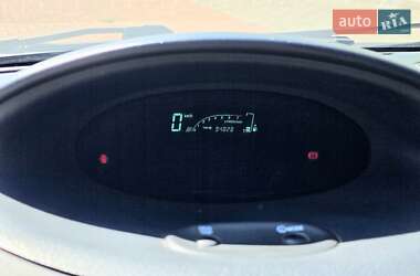 Хетчбек Toyota Yaris 2004 в 