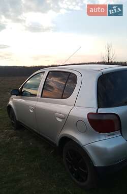 Хэтчбек Toyota Yaris 2000 в Зенькове
